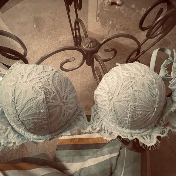 Victoria’s Secret Pink Lace Bra - Picture 1 of 2